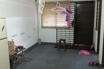 For Sale Freehold Main Road Double-Storey Terrraced Shophouse @ Taman Musim Bunga, Ipoh
