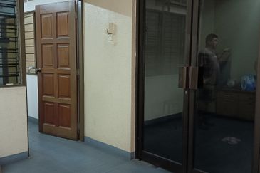 For Sale Freehold Main Road Double-Storey Terrraced Shophouse @ Taman Musim Bunga, Ipoh