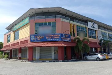 Freehold Corner & Intermediate Double-storey shopoffice For Sale near AEON Big Falim