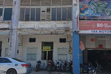 For Sale Freehold Prewar Double-storey Shophouse in Menglembu Town, Perak