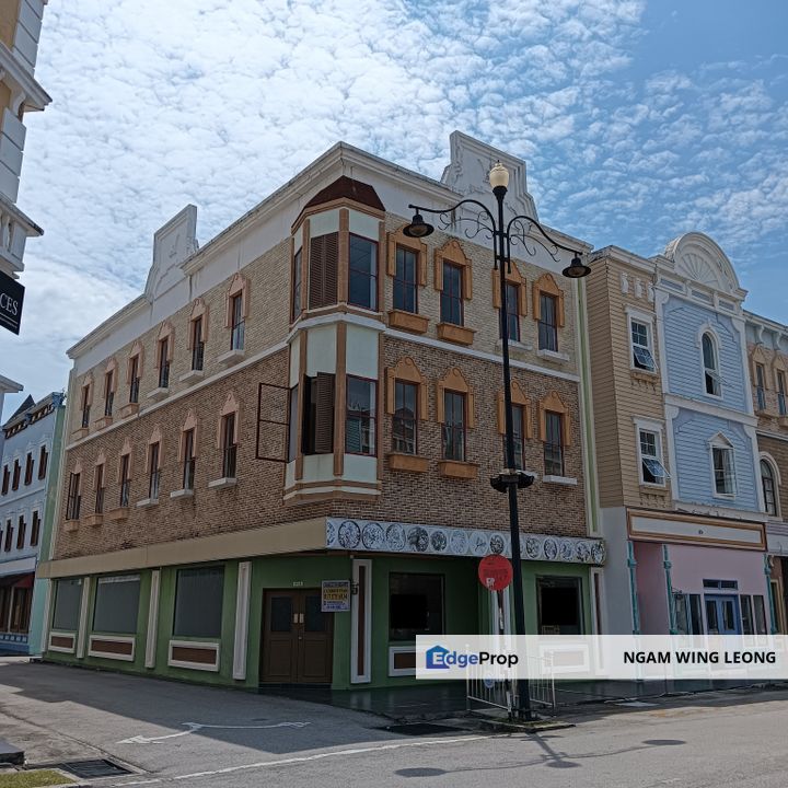 For Rent End lot Three-storey Shopoffice in Disney Avenue, Bandar Agacia, Kampar, Perak, Kampar