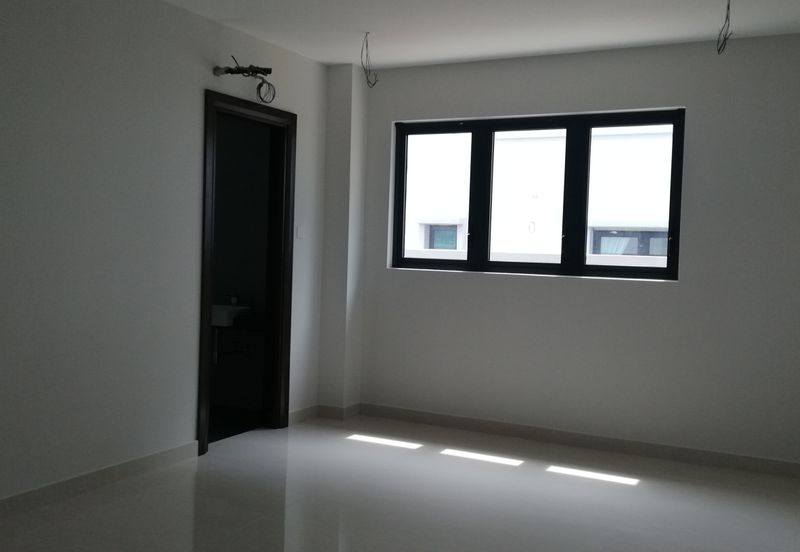 JALAN SULTAN AZLAN SHAH