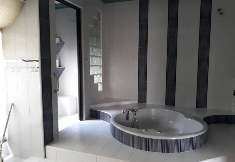 JALAN TAMBUN (JALAN RAJA DIHILIR)