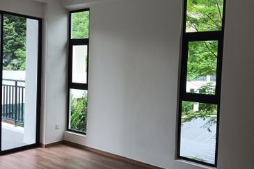 THE COVE HILLSIDE RESIDENCE