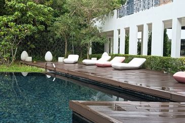 THE COVE HILLSIDE RESIDENCE