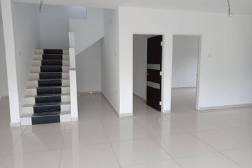 For Sale Freehold Two and A Half Storey Semi-Detached House Off Jalan Pasir Puteh, Ipoh