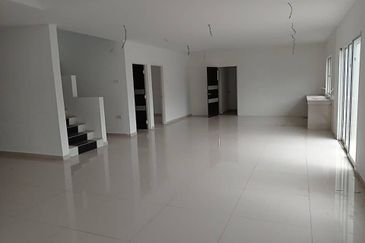 For Sale Freehold Two and A Half Storey Semi-Detached House Off Jalan Pasir Puteh, Ipoh