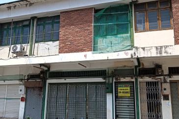 For Sale Double-Storey Terraced Shophouse in Taman Kemuncak, Ipoh.
