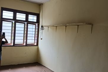 For Sale Double-Storey Terraced Shophouse in Taman Kemuncak, Ipoh.