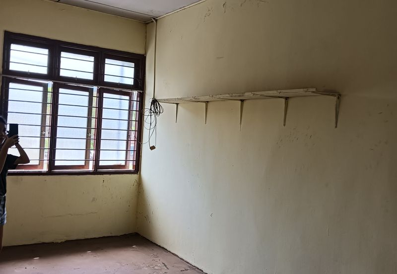 For Sale Double-Storey Terraced Shophouse in Taman Kemuncak, Ipoh.