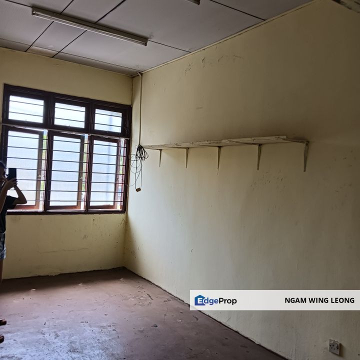 For Sale Double-Storey Terraced Shophouse in Taman Kemuncak, Ipoh., Perak, Ipoh