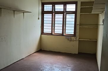 For Sale Double-Storey Terraced Shophouse in Taman Kemuncak, Ipoh.