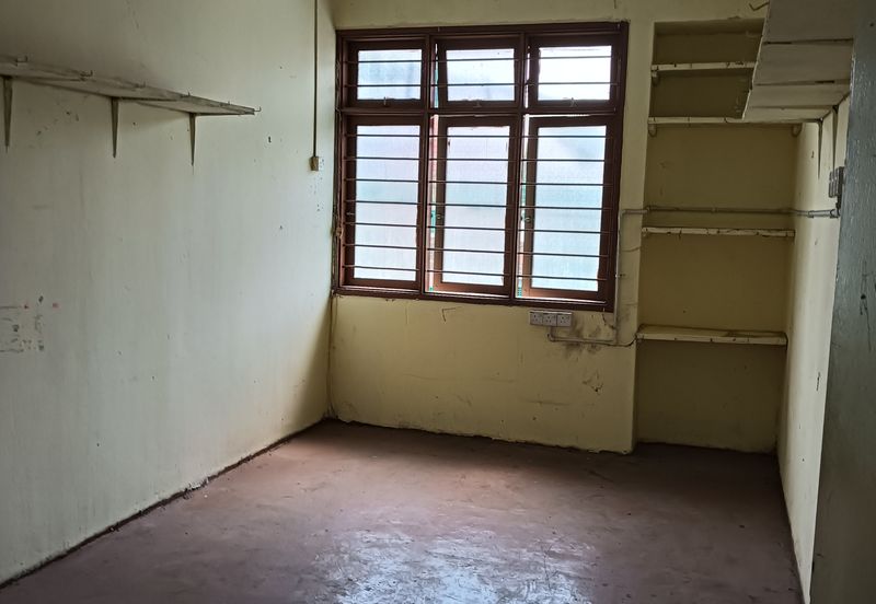 For Sale Double-Storey Terraced Shophouse in Taman Kemuncak, Ipoh.