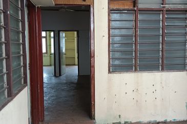 For Sale Double-Storey Terraced Shophouse in Taman Kemuncak, Ipoh.