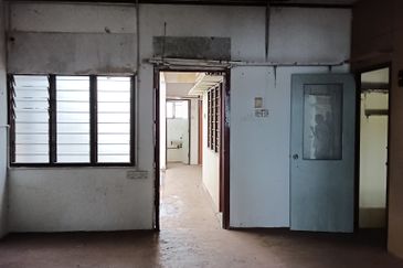 For Sale Double-Storey Terraced Shophouse in Taman Kemuncak, Ipoh.