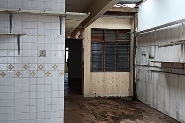 For Sale Double-Storey Terraced Shophouse in Taman Kemuncak, Ipoh.