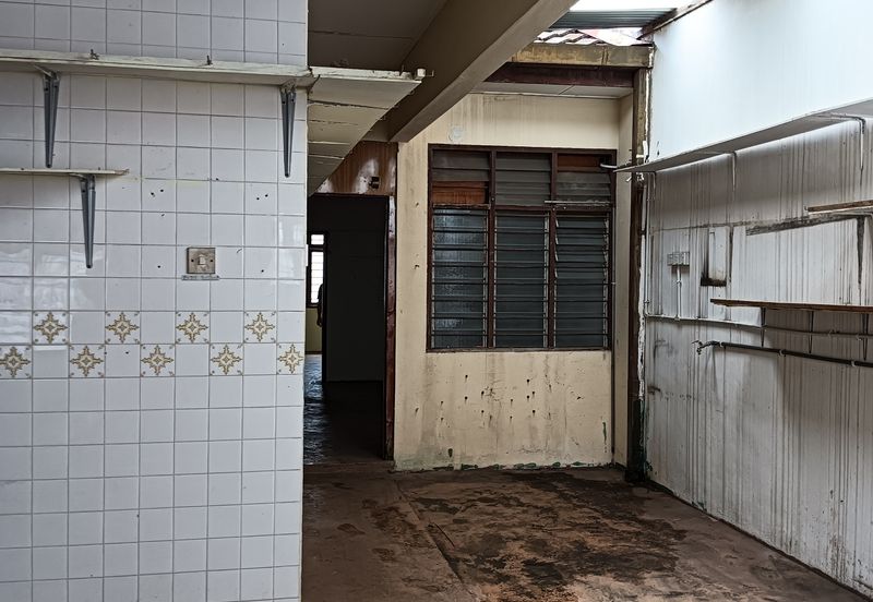 For Sale Double-Storey Terraced Shophouse in Taman Kemuncak, Ipoh.