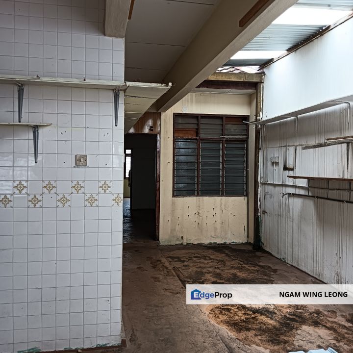 For Sale Double-Storey Terraced Shophouse in Taman Kemuncak, Ipoh., Perak, Ipoh