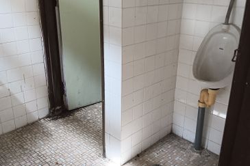 For Sale Double-Storey Terraced Shophouse in Taman Kemuncak, Ipoh.