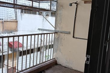 For Sale Double-Storey Terraced Shophouse in Taman Kemuncak, Ipoh.