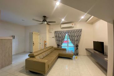 ANJUNG BERCHAM UTAMA