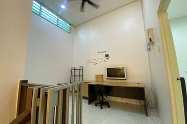 ANJUNG BERCHAM UTAMA