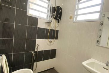 ANJUNG BERCHAM UTAMA