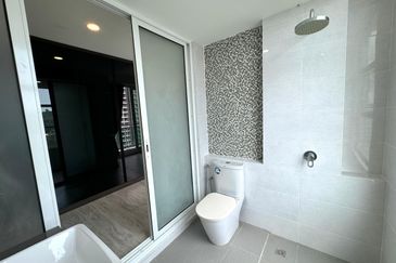 Fully Renovated Skyridge Garden Condominium,Penang For Sale 