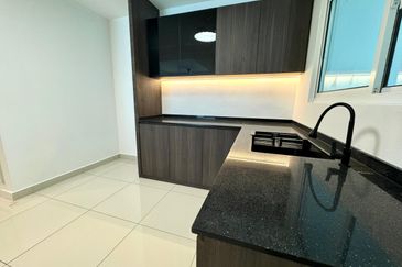 Fully Renovated Skyridge Garden Condominium,Penang For Sale 