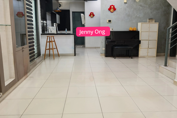 Fully Renovated 3 Sty At Tmn Vila Permai For Sale 