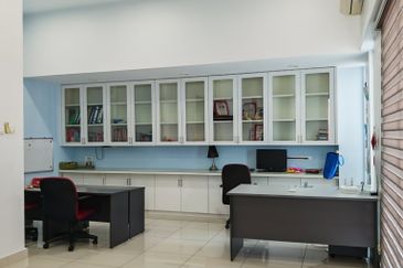 Fully Renovated 3 Sty At Tmn Vila Permai For Sale 