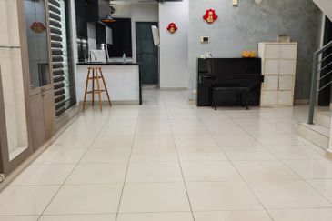 Fully Renovated 3 Sty At Tmn Vila Permai For Sale 