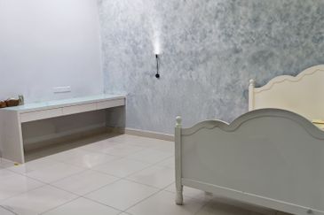 Fully Renovated 3 Sty At Tmn Vila Permai For Sale 