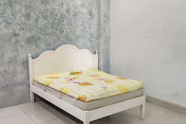 Fully Renovated 3 Sty At Tmn Vila Permai For Sale 