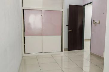 Fully Renovated 3 Sty At Tmn Vila Permai For Sale 
