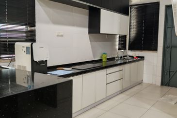 Fully Renovated 3 Sty At Tmn Vila Permai For Sale 