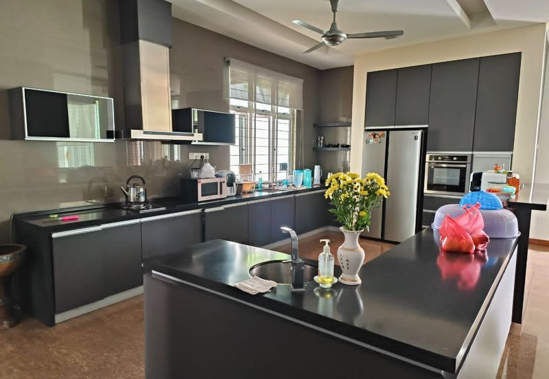 Bungalow At Air Tawar, Penang For Sale 