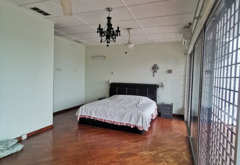 3 Sty House At Cangkat Ria,B. Ferringhi For Sale

