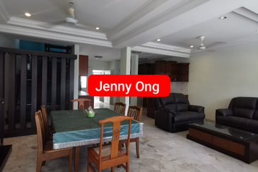 3 Sty House At Cangkat Ria,B. Ferringhi For Sale

