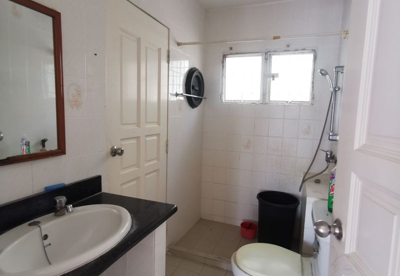 3 Sty House At Cangkat Ria,B. Ferringhi For Sale

