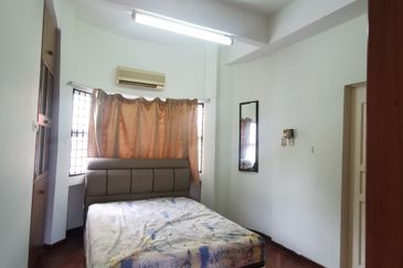3 Sty House At Cangkat Ria,B. Ferringhi For Sale

