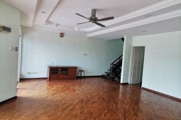 3 Sty House At Cangkat Ria,B. Ferringhi For Sale

