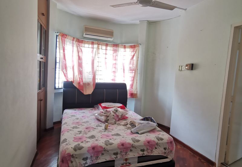 3 Sty House At Cangkat Ria,B. Ferringhi For Sale

