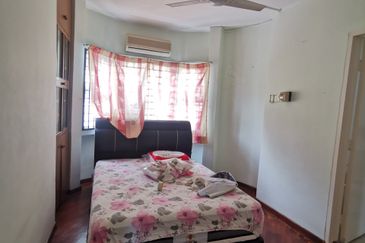 3 Sty House At Cangkat Ria,B. Ferringhi For Sale

