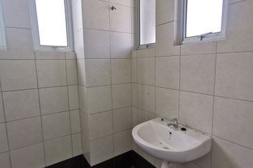 Corner 2 Sty Tmn Desa Harmoni,Sungai Dua, Butterworth For Sale