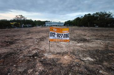 𝐒𝐞𝐫𝐞𝐦𝐛𝐚𝐧 𝟐 - 𝐅𝐚𝐜𝐢𝐧𝐠 𝐌𝐚𝐢𝐧 𝐑𝐨𝐚𝐝 𝐂𝐨𝐦𝐦𝐞𝐫𝐜𝐢𝐚𝐥 𝐋𝐚𝐧𝐝 𝐅𝐨𝐫 𝐑𝐞𝐧𝐭