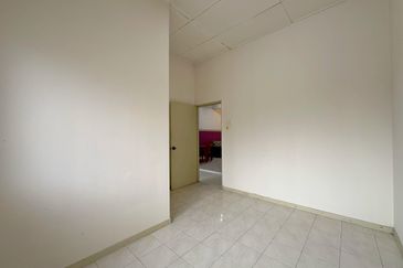 Taman Seremban 3 | Single Storey Terrace | 3R2B