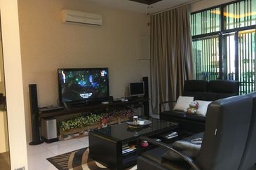 Metro Height Residence - 3.5 Storey Terrace with Ready Move in condition