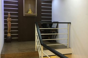 Metro Height Residence - 3.5 Storey Terrace with Ready Move in condition