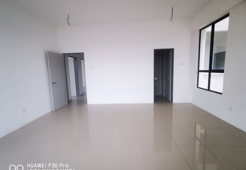 Bayu Residence - Newly Completed Huge Layout Unit For sale RM700k only